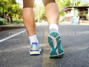 Praticando exercícios para melhora da circulação dos pés